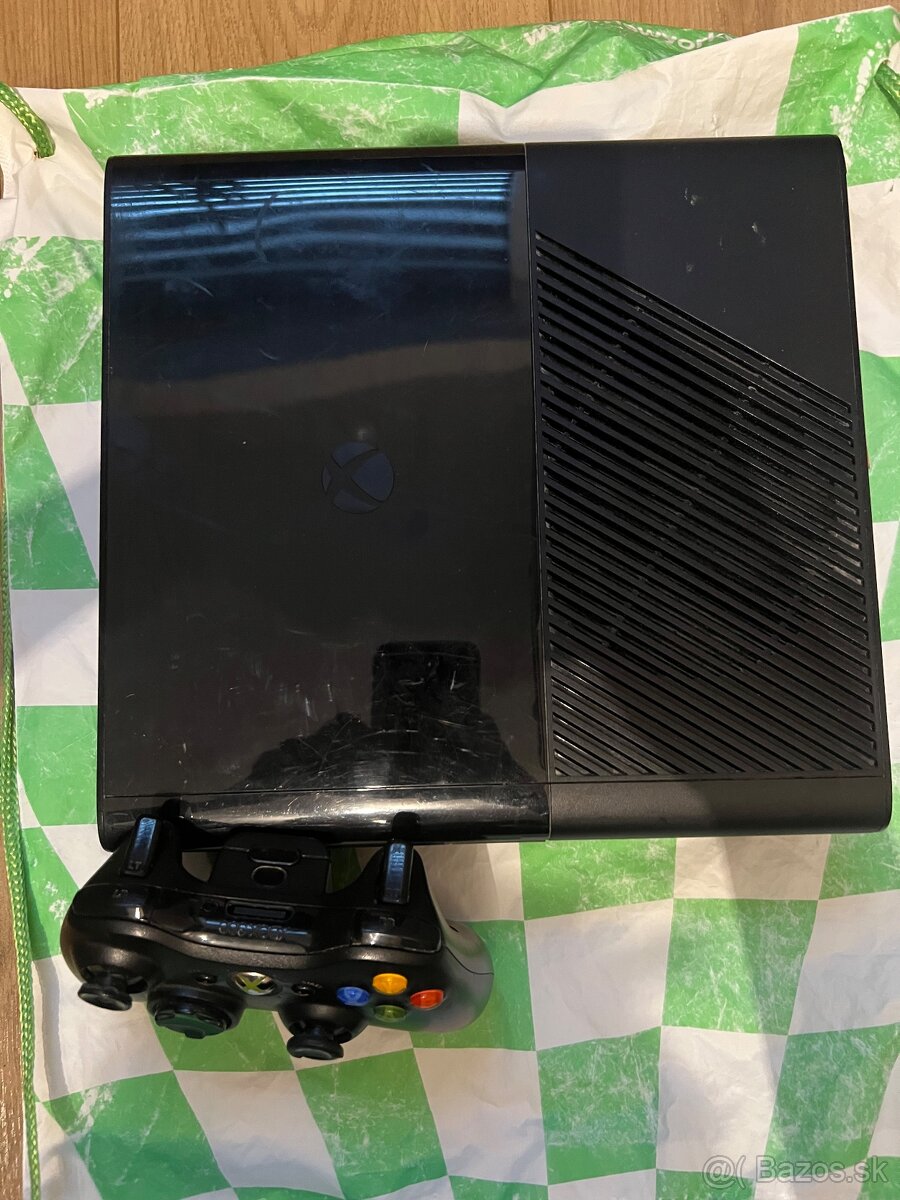 XBOX 360E - 3