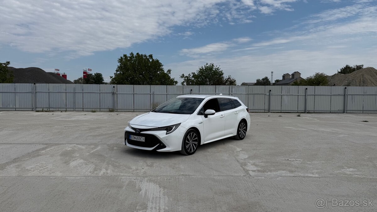 Toyota Corolla 2.0 Hybrid 📅 2020 - 3
