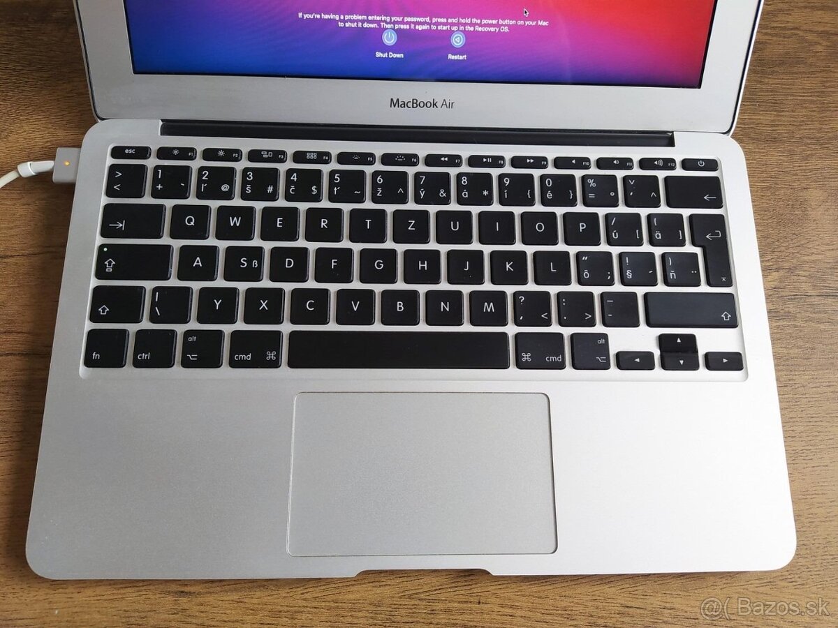 predám macbook air A1465 - 3