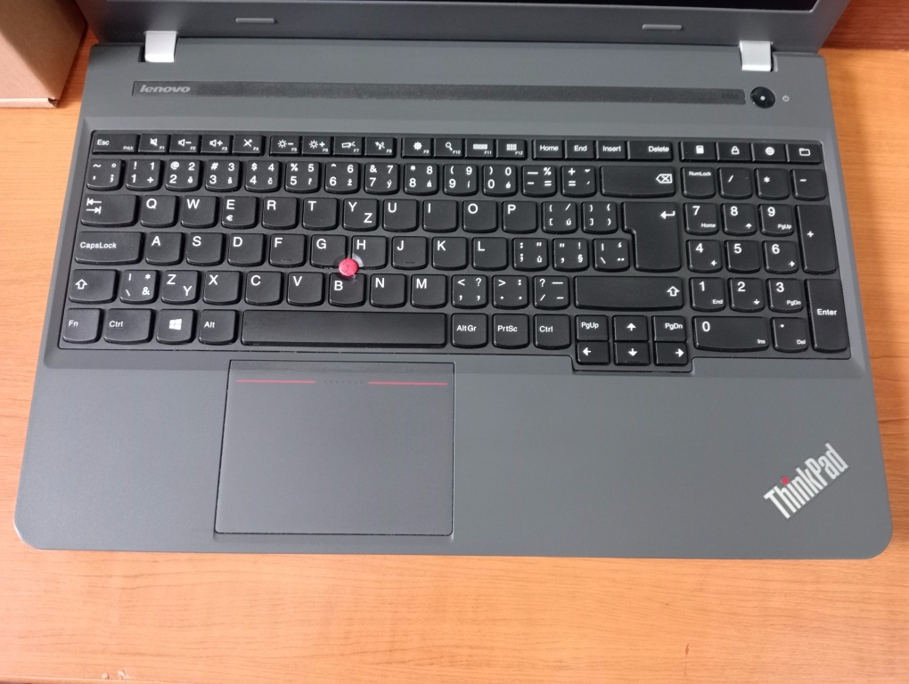 Lenovo Thinkpad A555 , Windows 7 , AMD A10 4-jadro , 8gb ram - 3