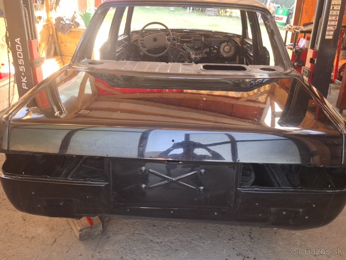 Mercedes W116 280 se - 3