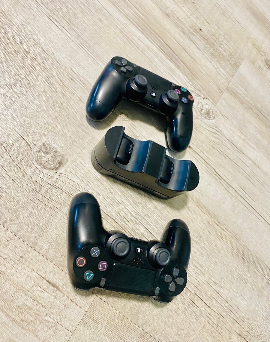 Sony PlayStation 4 Slim 500GB - 2x Dualshock , 9 Hier - 3