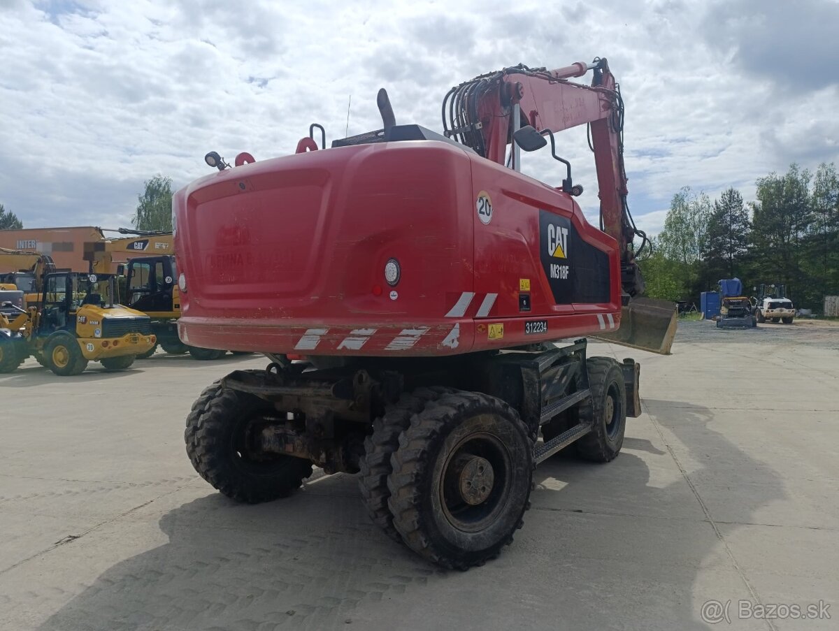 Kolový otočný bagr CAT 318F - 3