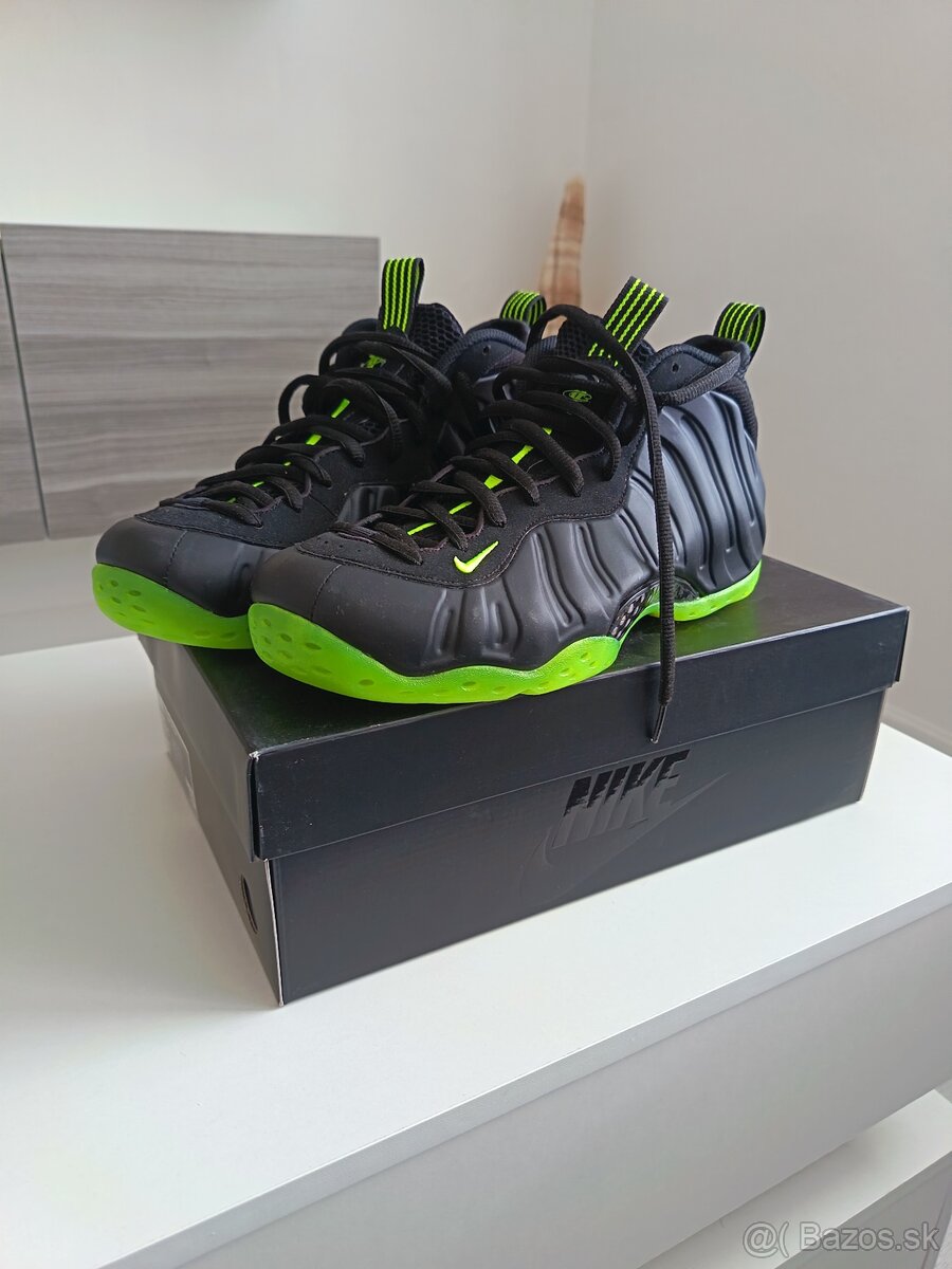Nike Air Foamposite One "Black Volt" - 3