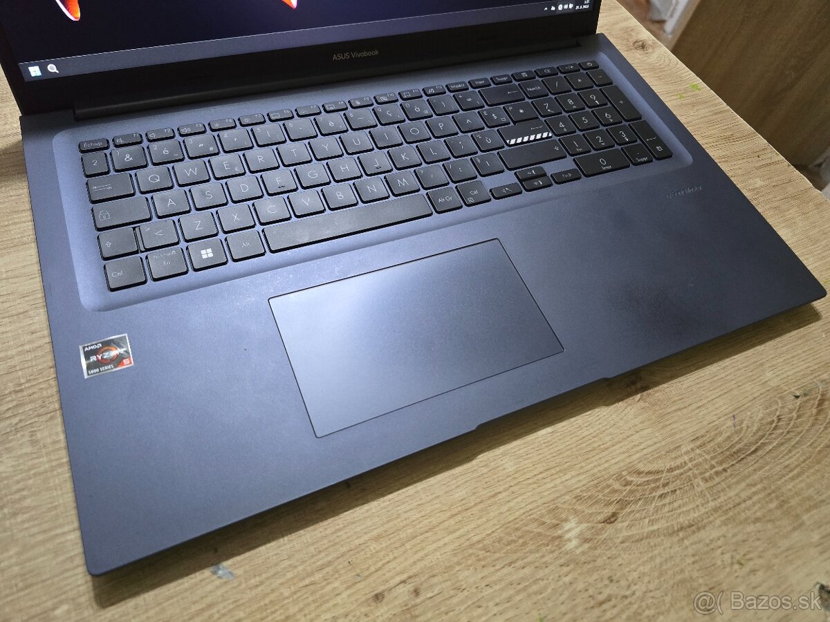 Velky 17.3 palcovy Asus Vivobook s17 model 2023 s procesorom - 3