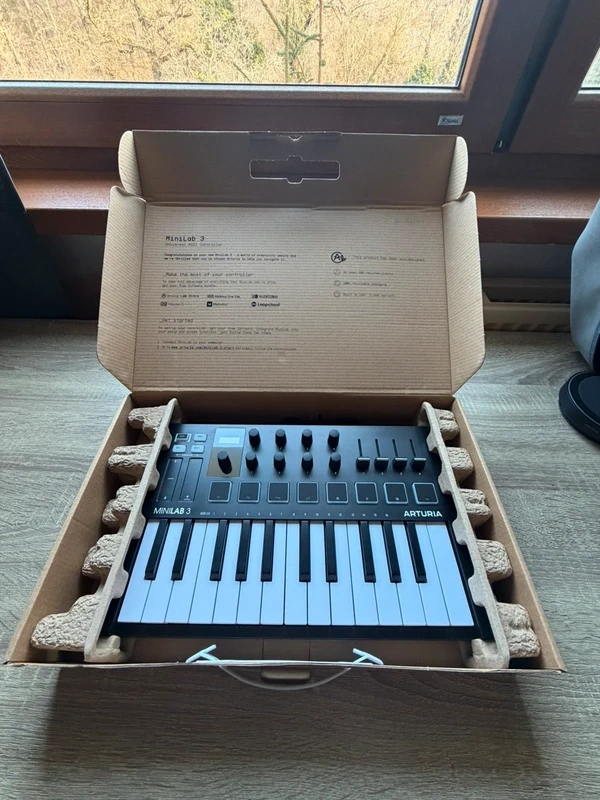Arturia MiniLab 3 – Universal MIDI Controller - 3