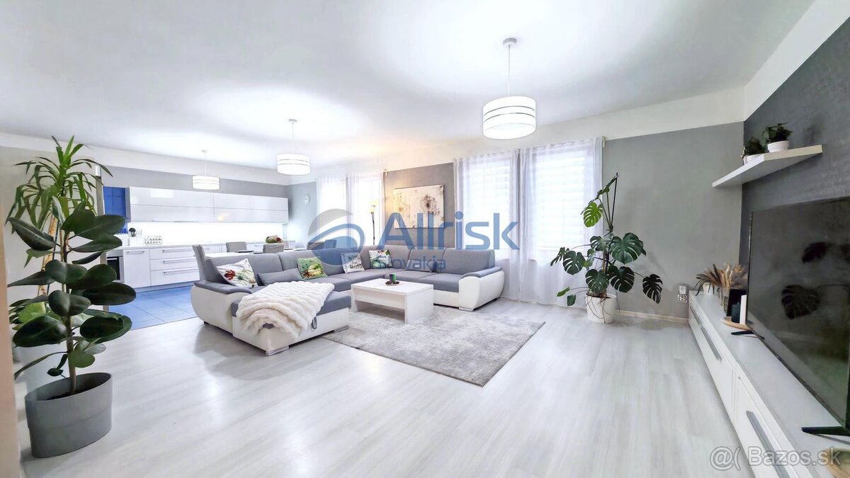 REZERVOVANÉ Rodinný dom s bazénom, letnou kuchyňou a vôňou d - 3