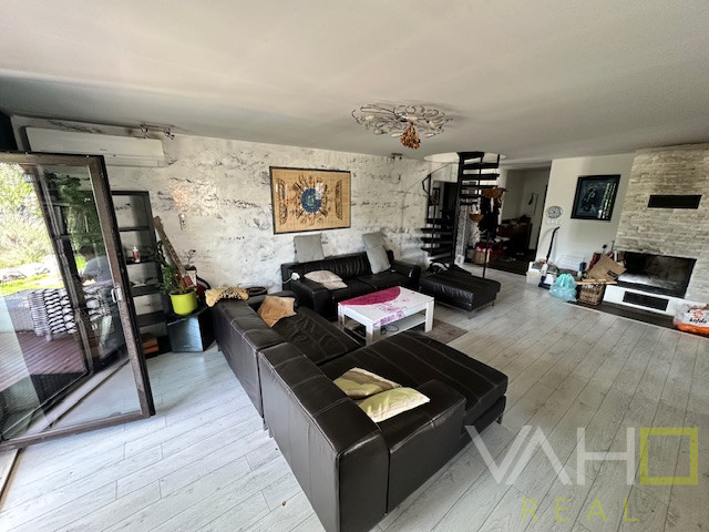 ,,ZNÍŽENÁ CENA ,,NA PREDAJ Luxusný rodinný dom - 3