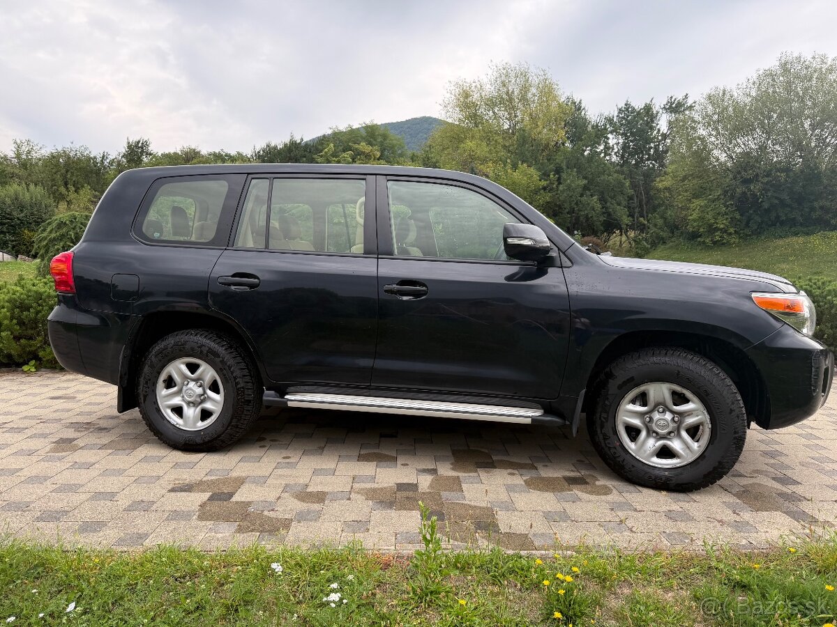 Toyota Land Cruiser V8 200