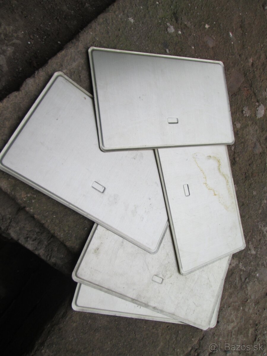 staršie značky, - 3