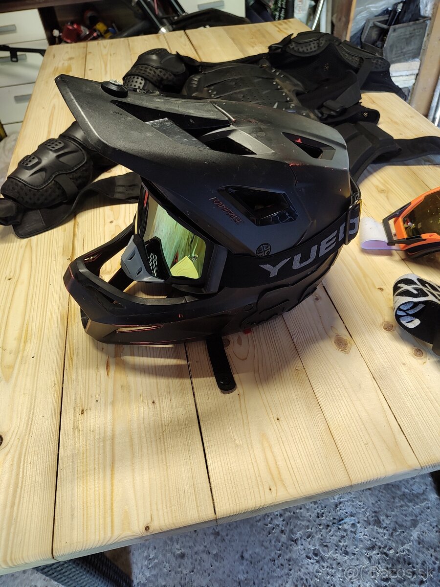 Motocross, enduro, fox, koritnačka, okuliare, helma,