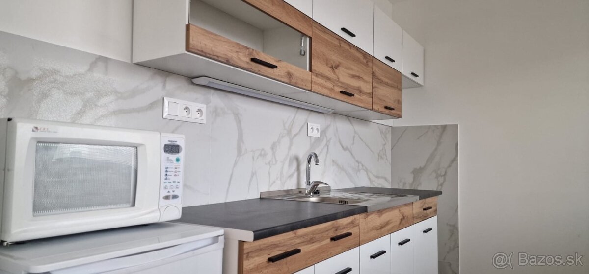 Prenájom 4-izbového bytu - 3