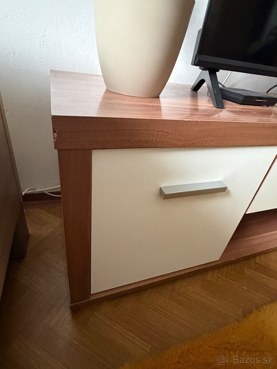 Skrinka pod TV - 3
