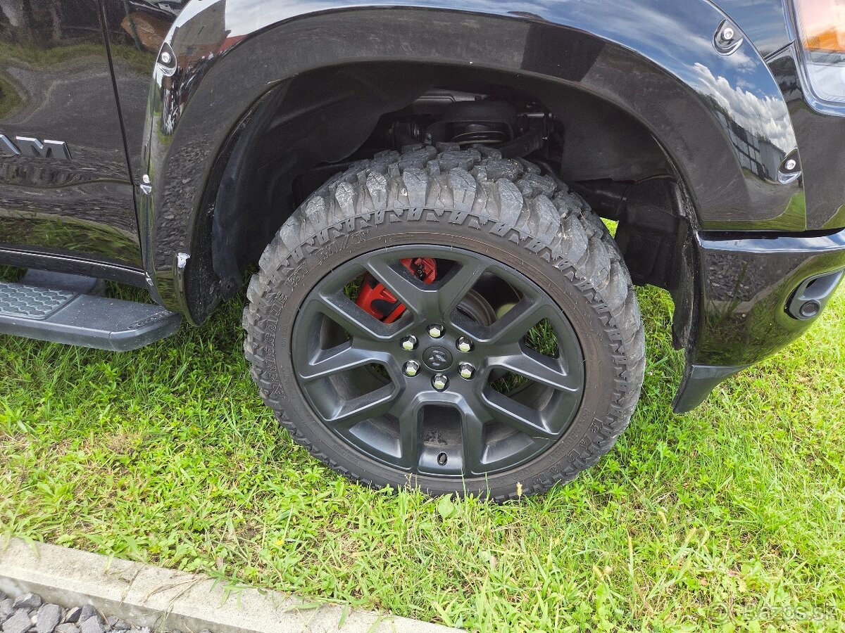 Dodge Ram 1500 5.7 Hemi 401 koni 4x4 Laramie