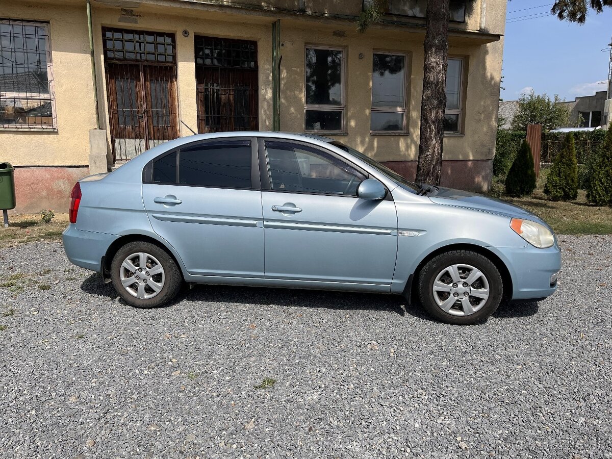 Predám HYUNDAI ACCENT SEDAN 71,3KW Manuál - 3