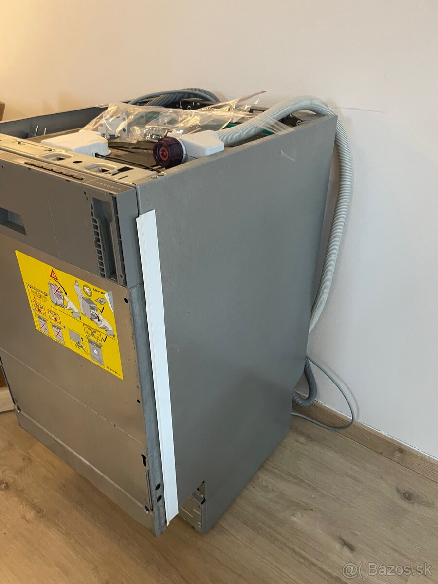 Vstavana umyvacka riadu AEG (45cm) - 3