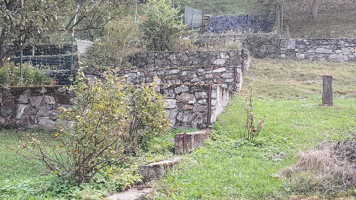 EXKLUZÍVNE na predaj stavebný pozemok, 303m2, Zlatá Idka - 3