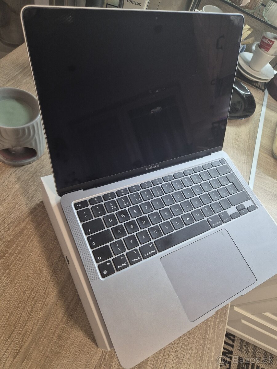 Apple Mac Book Air 13 inch - 3