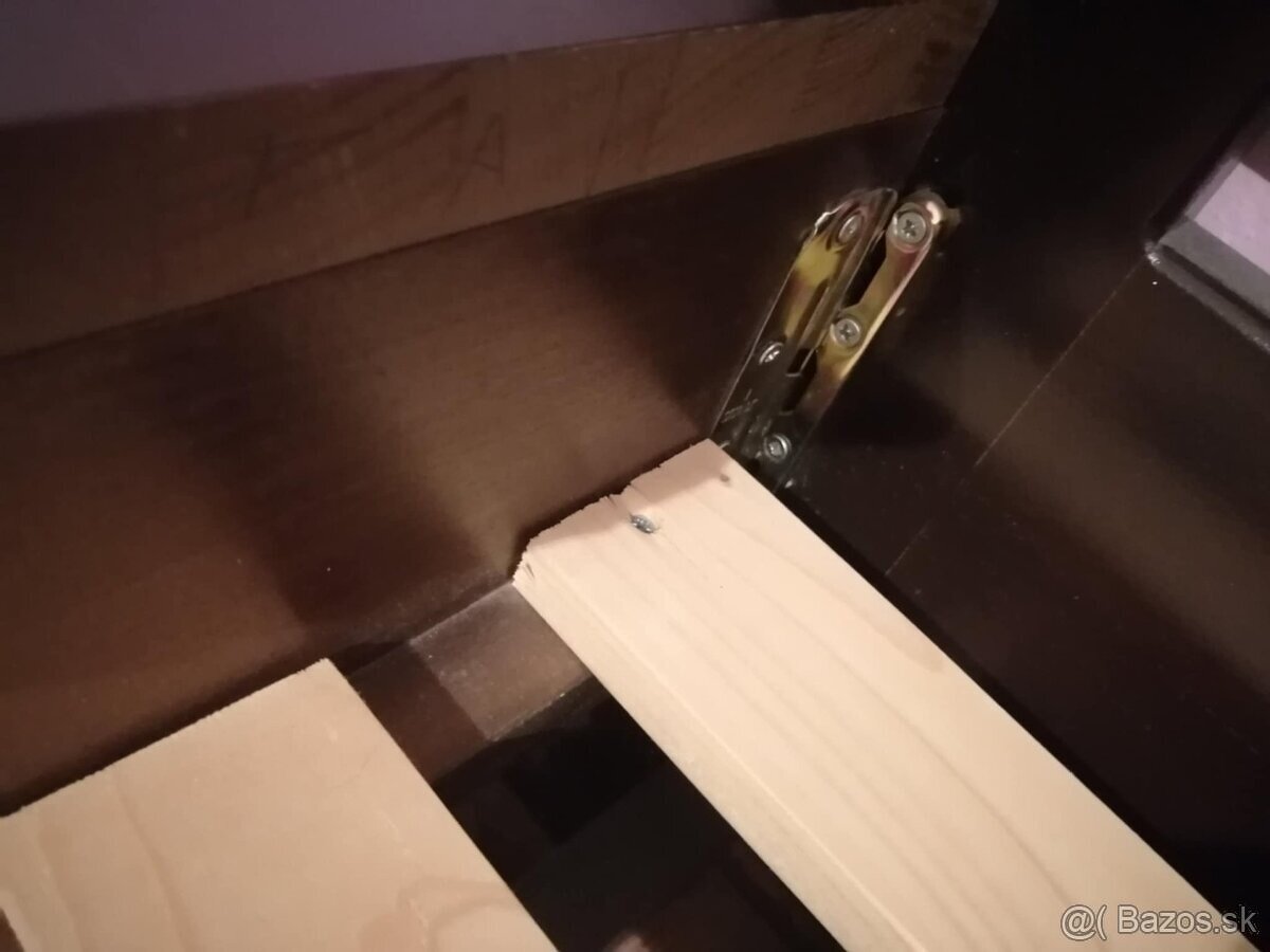 masívna posteľ - 3