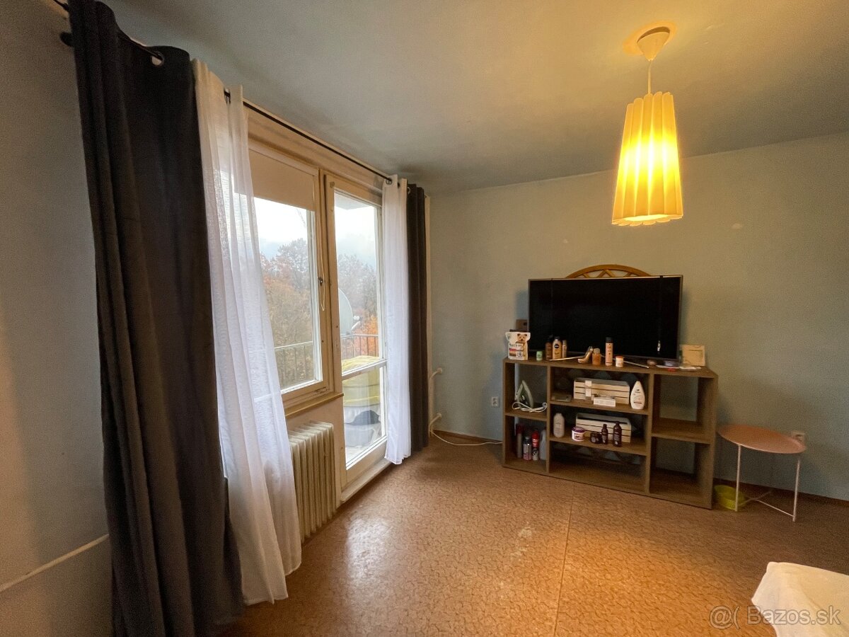 2-izb. byt, 54 m2, 2 x balkón, pôvodný stav, ul. Nováckeho - 3