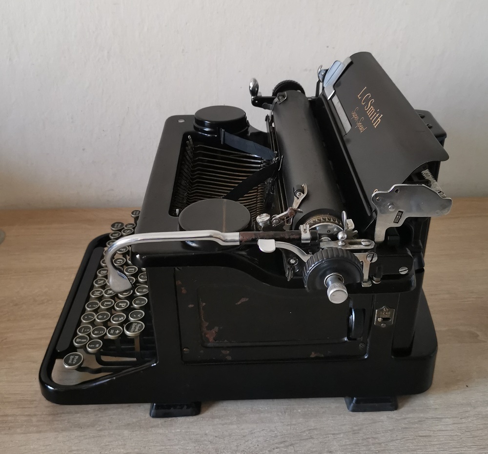 Starožitný písací stroj LC Smith Super Speed z roku 1937 - 3