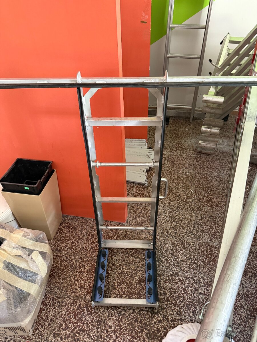 Výťah na prepravu solárnych panelov GEDA - Solarlift 250 - 3