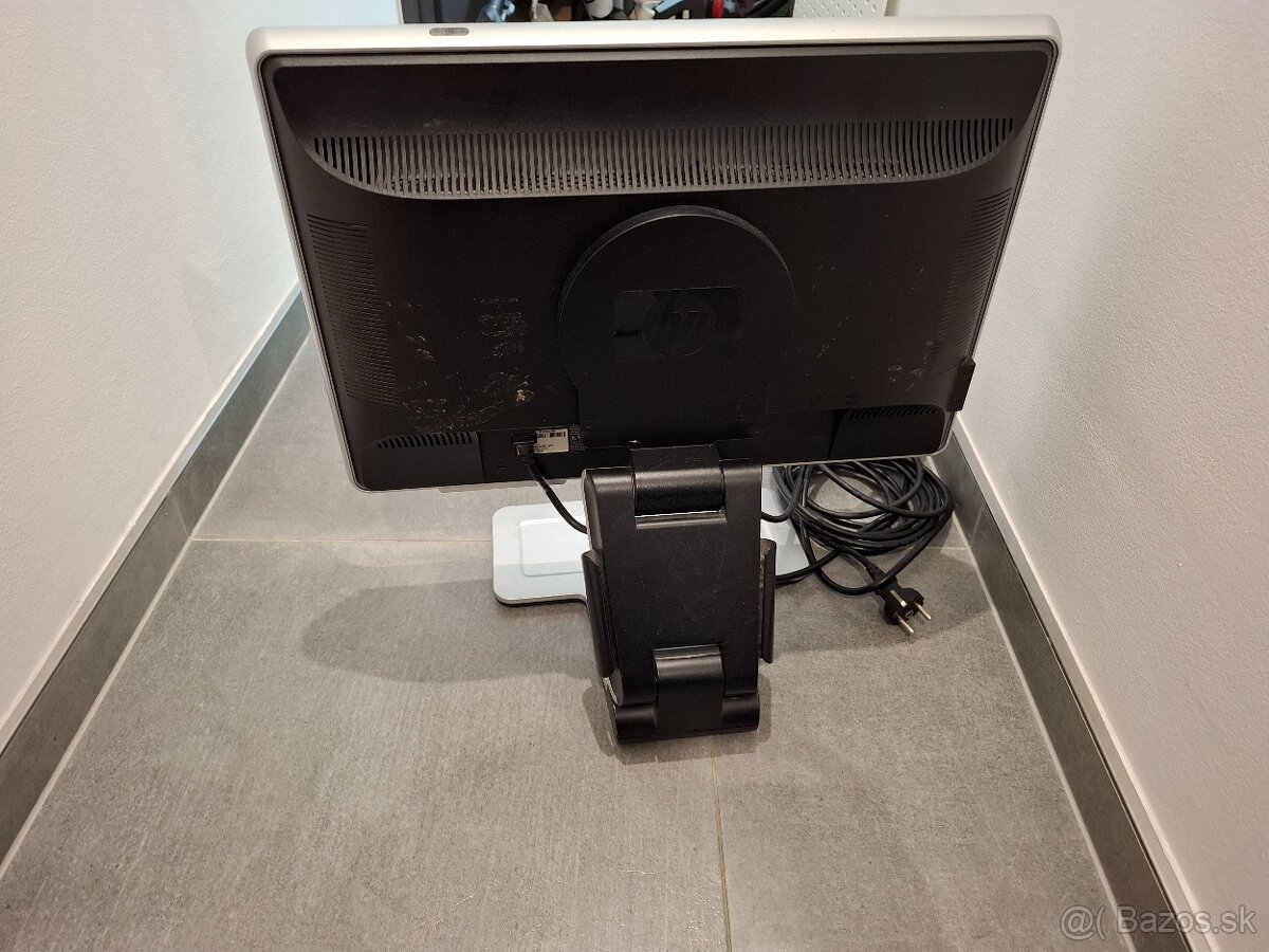 Predam LCD monitor HP W2207H - 3