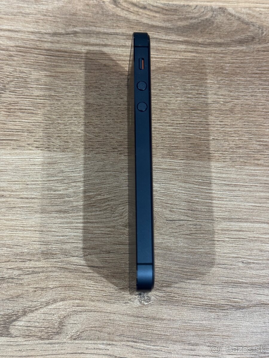 Predám iPhone 5 16GB Black - 3