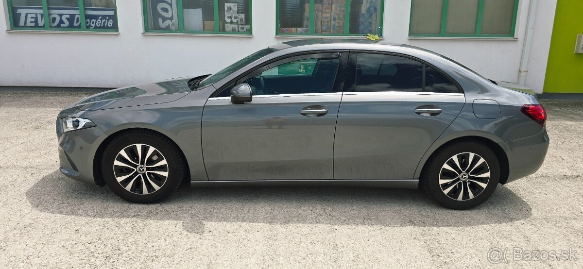 Mercedes-Benz A180D sedan - 3