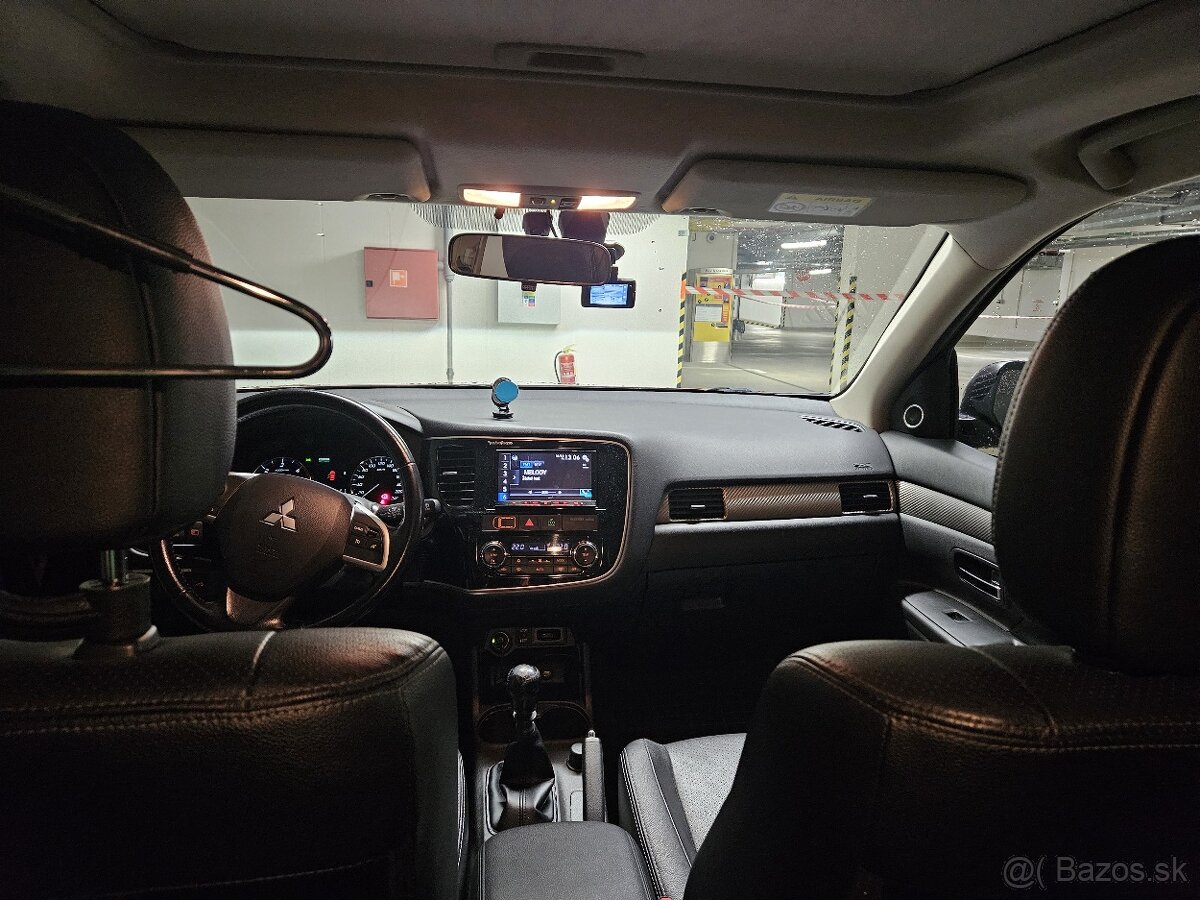 Mitsubishi Outlander - 3