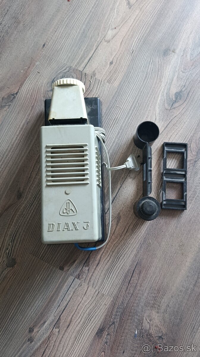 Starý diaprojektor DIAX 3 - 3