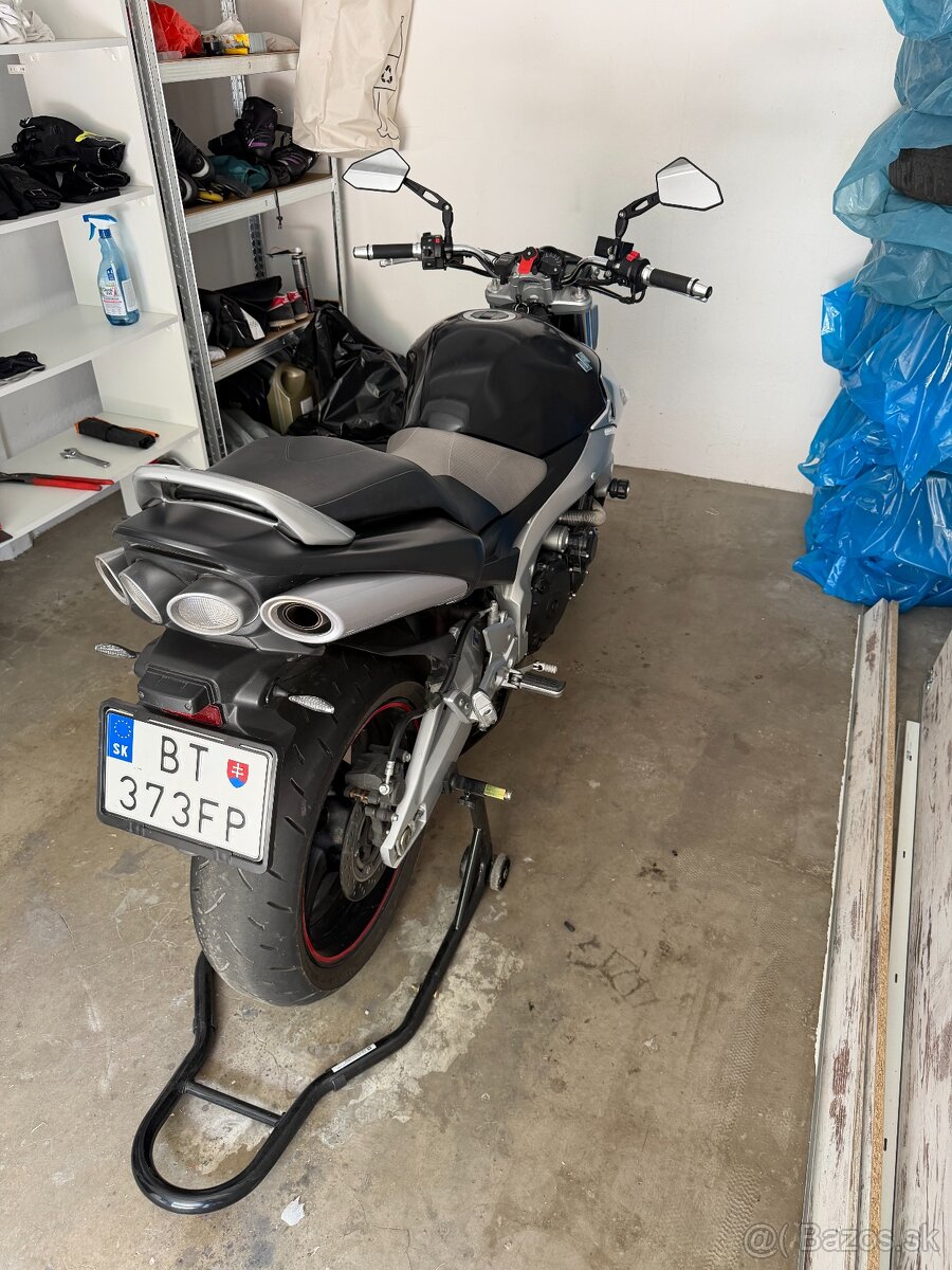 Suzuki GSR 600 - 3