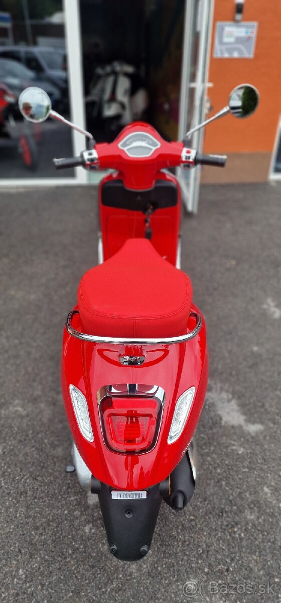 Vespa Primavera 125 Red - 3