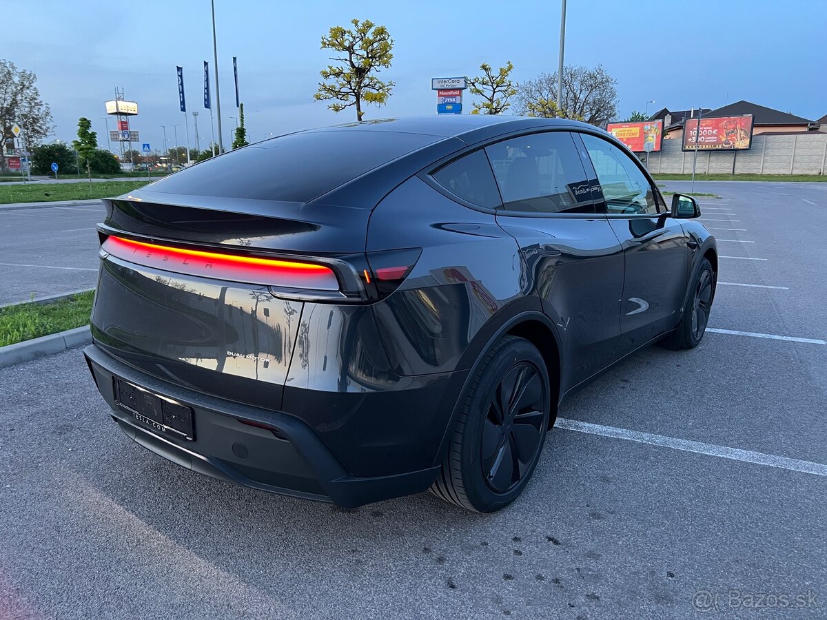 TESLA MODEL Y PREMIUM LONG RANGE ALL-WHEEL DRIVE - 3