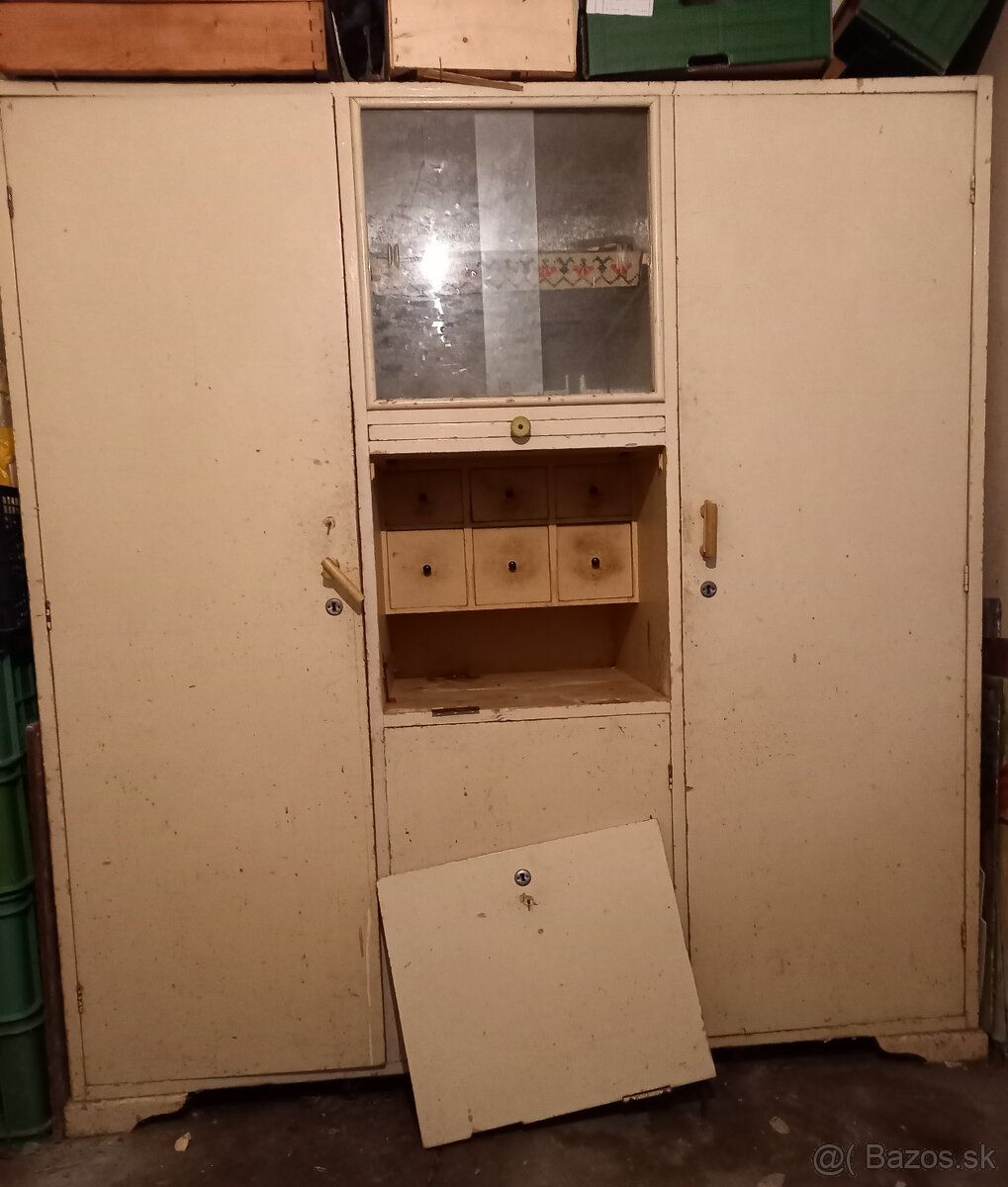 starožitný kredenc - 3