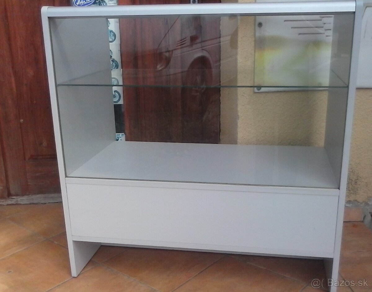 Predajný sklenený pult - 3