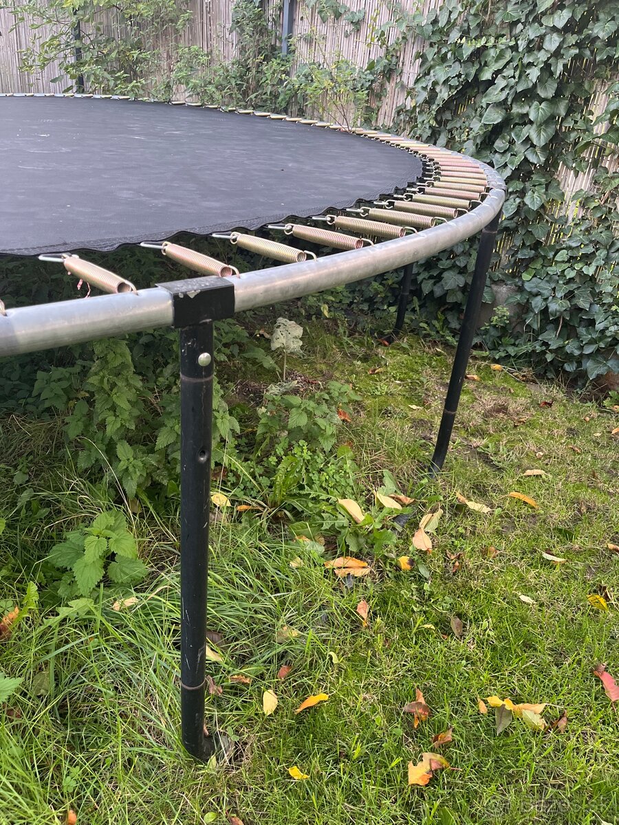 Predám skelet trampolíny 4.6m - 3