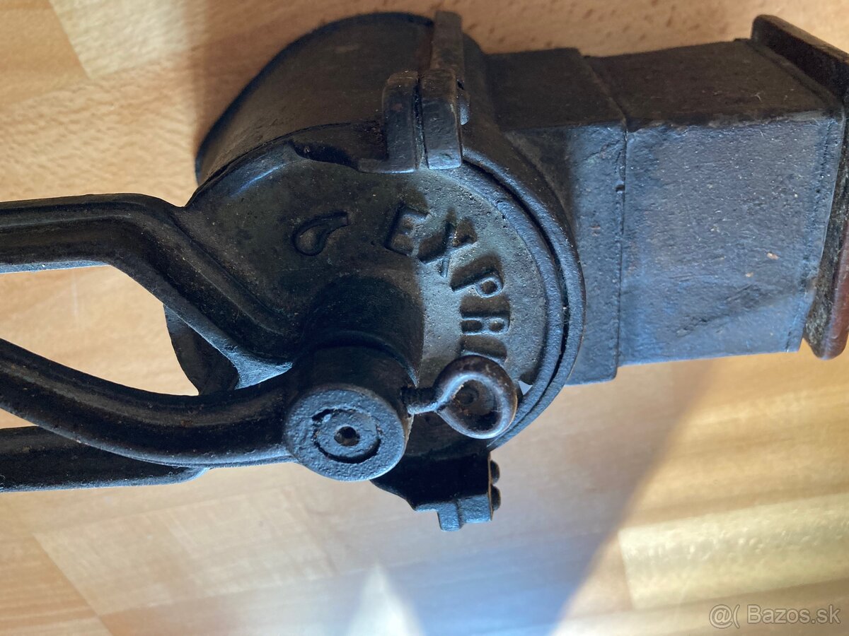 Starodávny mlynček na orechy - 3