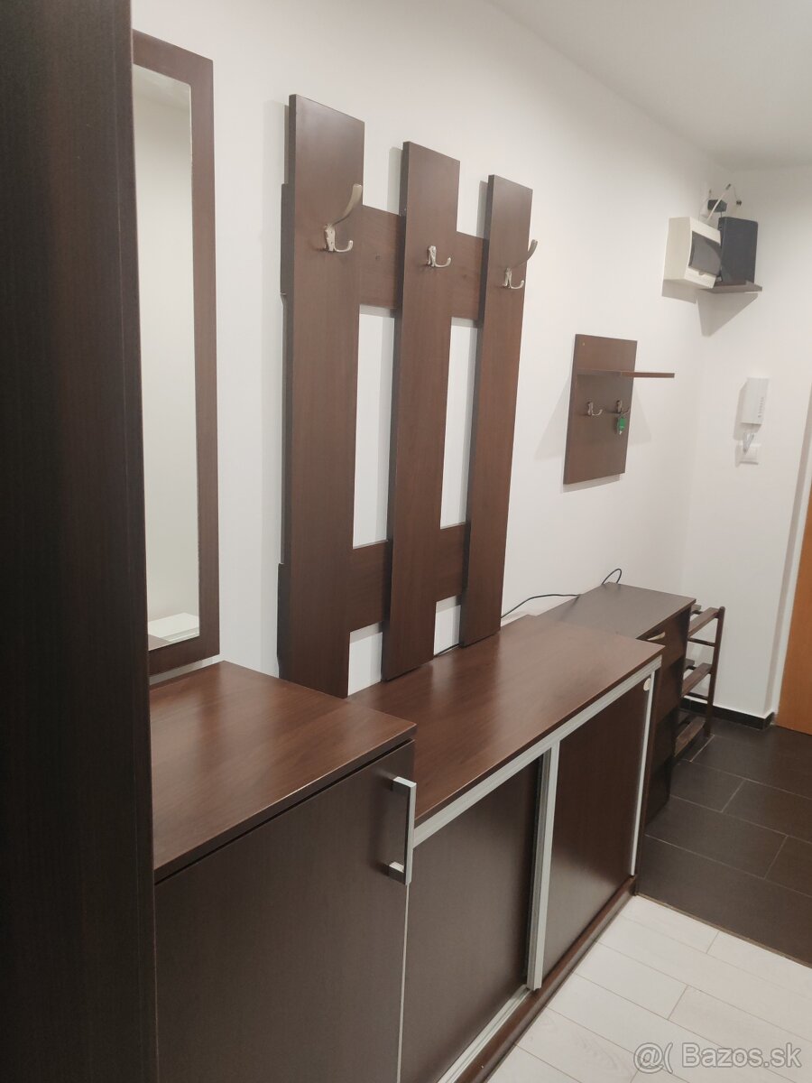 Vesiakova skrina do chodby - 3