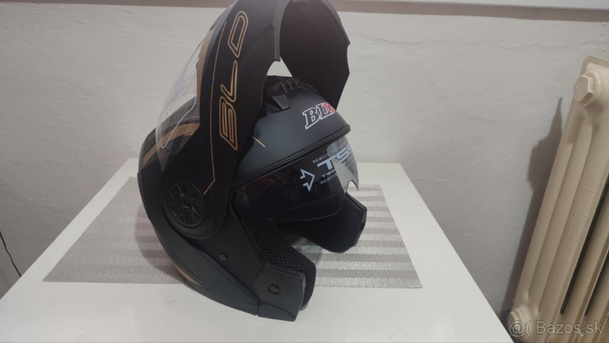 Nová vyklapacia prilba - 3