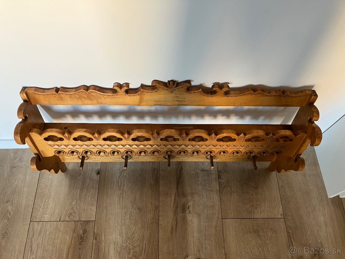 Drevená zavesená vyrezávaná polica - 3
