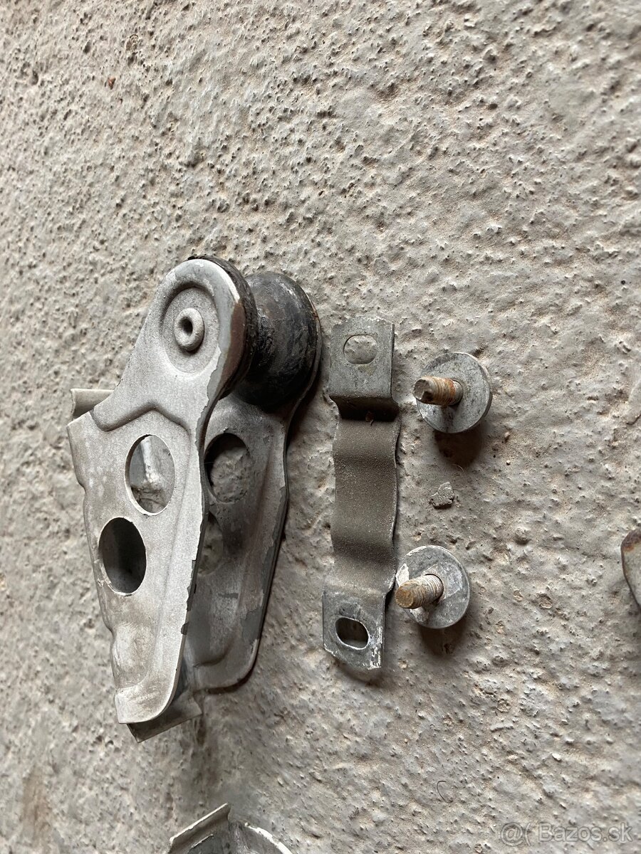 Zatváranie kapoty bmw e30 - 3