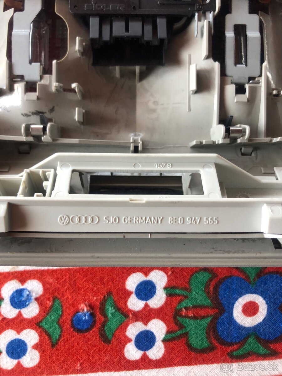 Predám stropné svetlo na Audi A4 B7 - 3