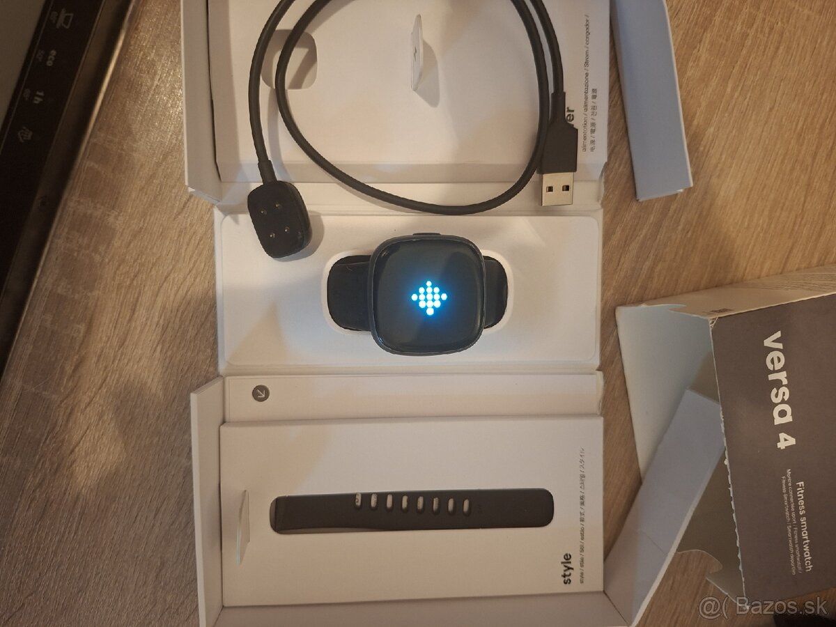 Inteligentné hodinky FitBit Versa 4 - 3