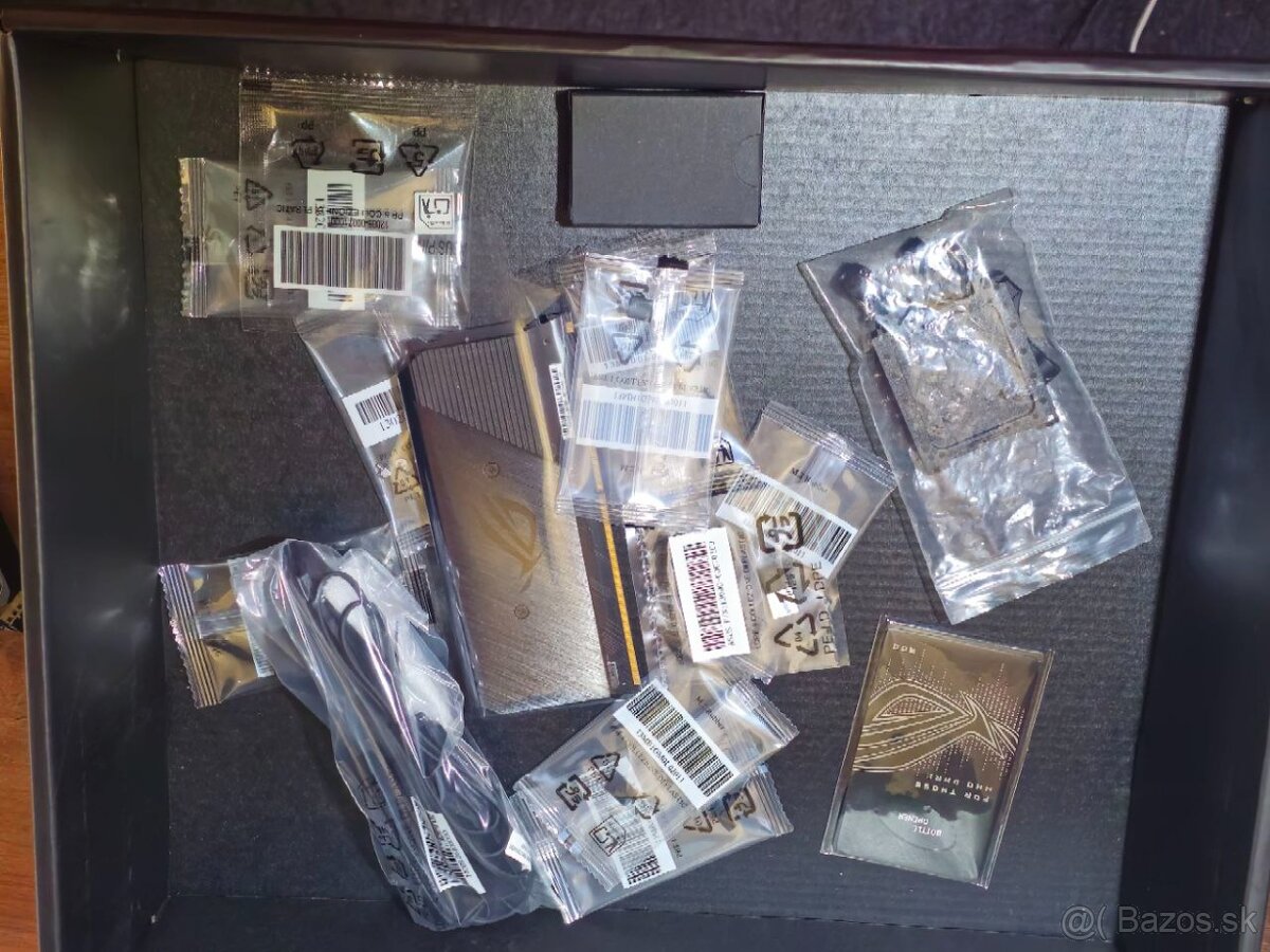 ASUS ROG CROSSHAIR X870E APEX - 3