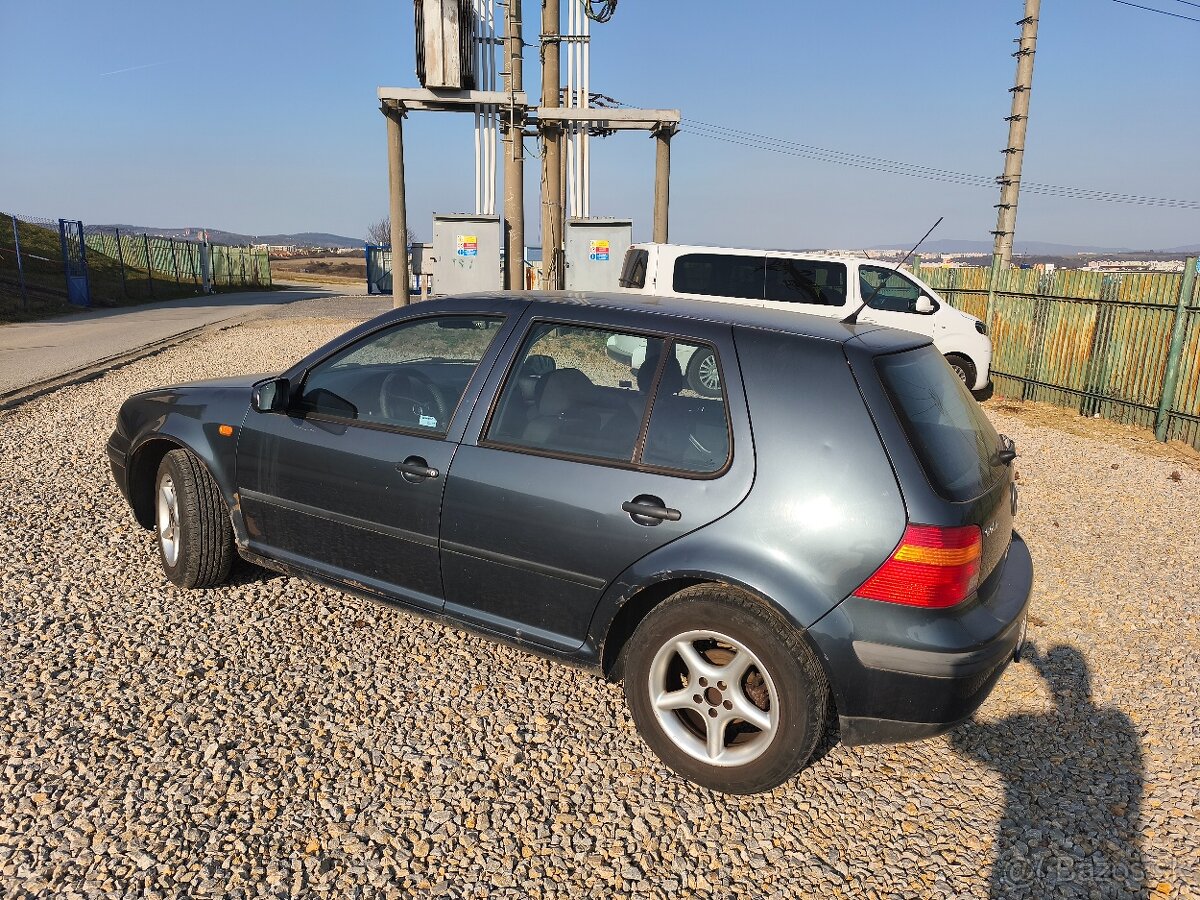 Predám VW Golf IV, 1,6 74 kw benzín - 3