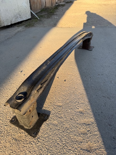 Predám zadnú výstuhu nárazníka VW Golf Variant 7,5 - 3