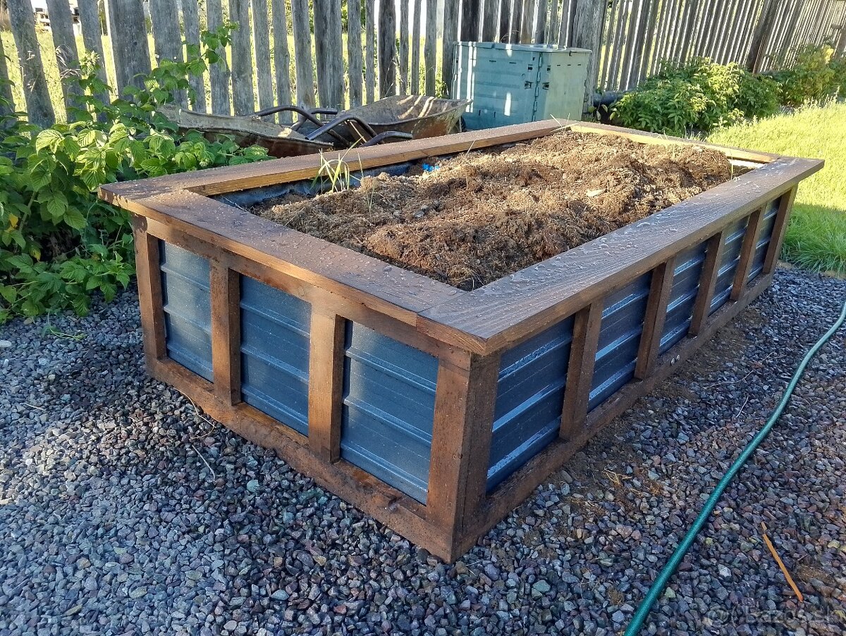 VYVÝŠENÉ ZÁHONY - 3