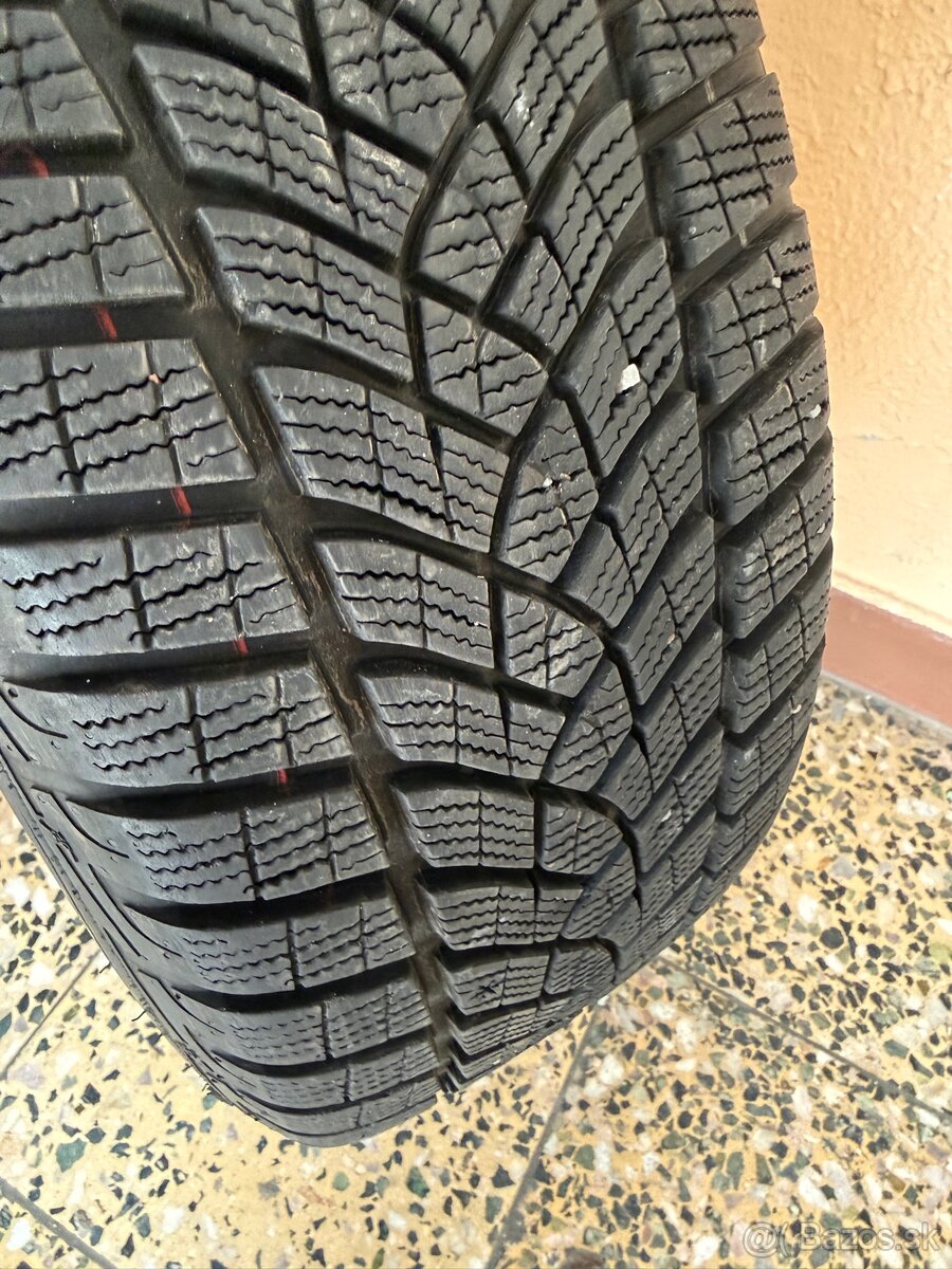 Pneumatiky Goodyear 215/55 R17 - 3