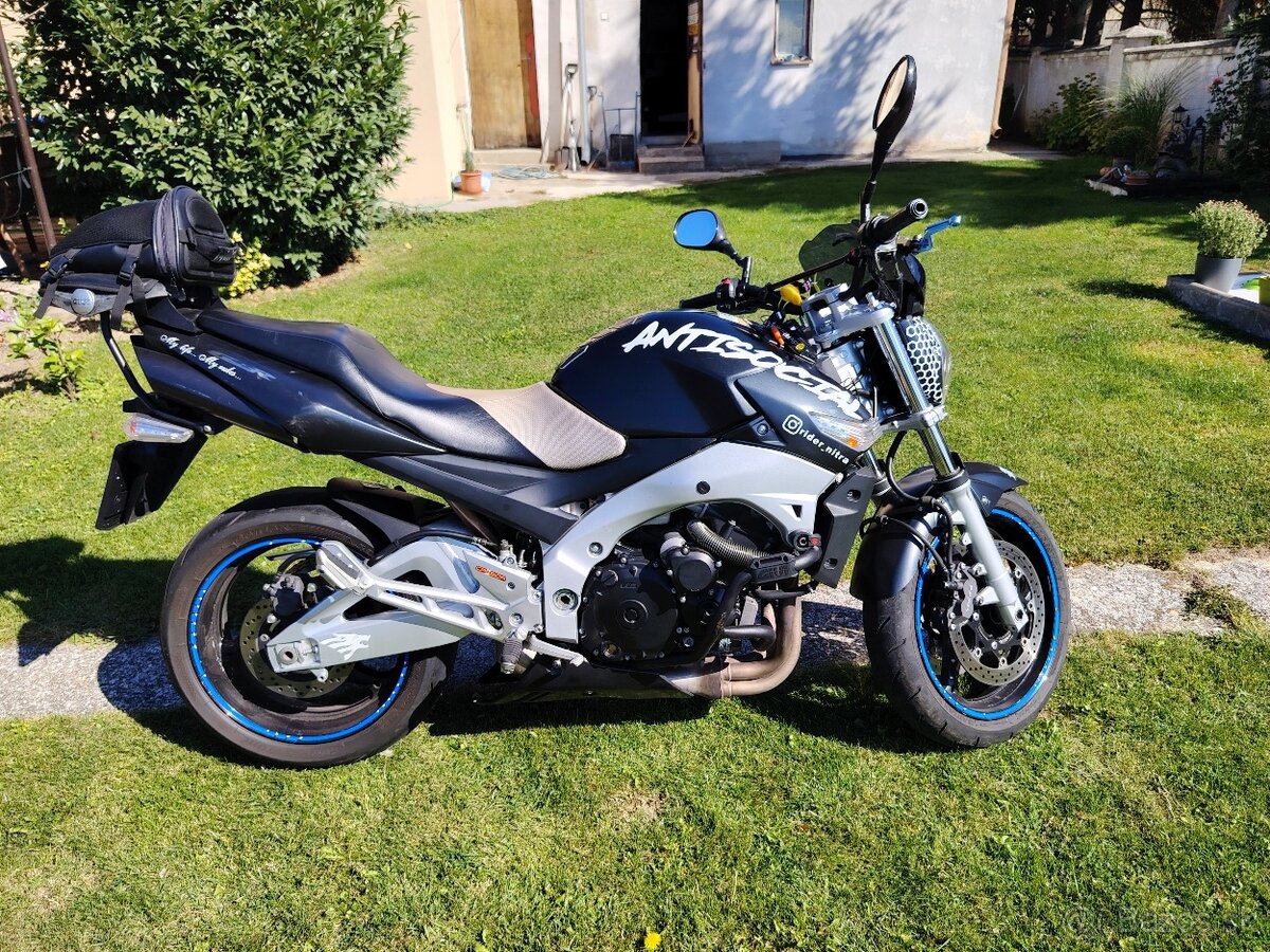 Suzuki GSR 600 - 3